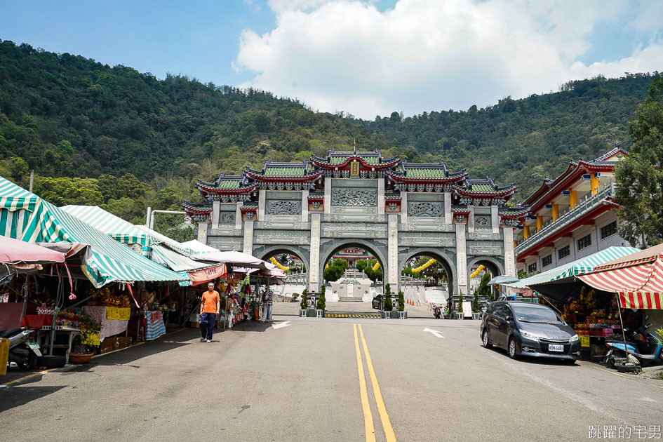 [南投景點]南投埔里寶湖宮地母廟-不但可以拜拜求心安 還是埔里IG景點 氣勢磅礡的漸層青瓦廟宇建築 被網友稱為台版青瓦臺 地母至尊總廟