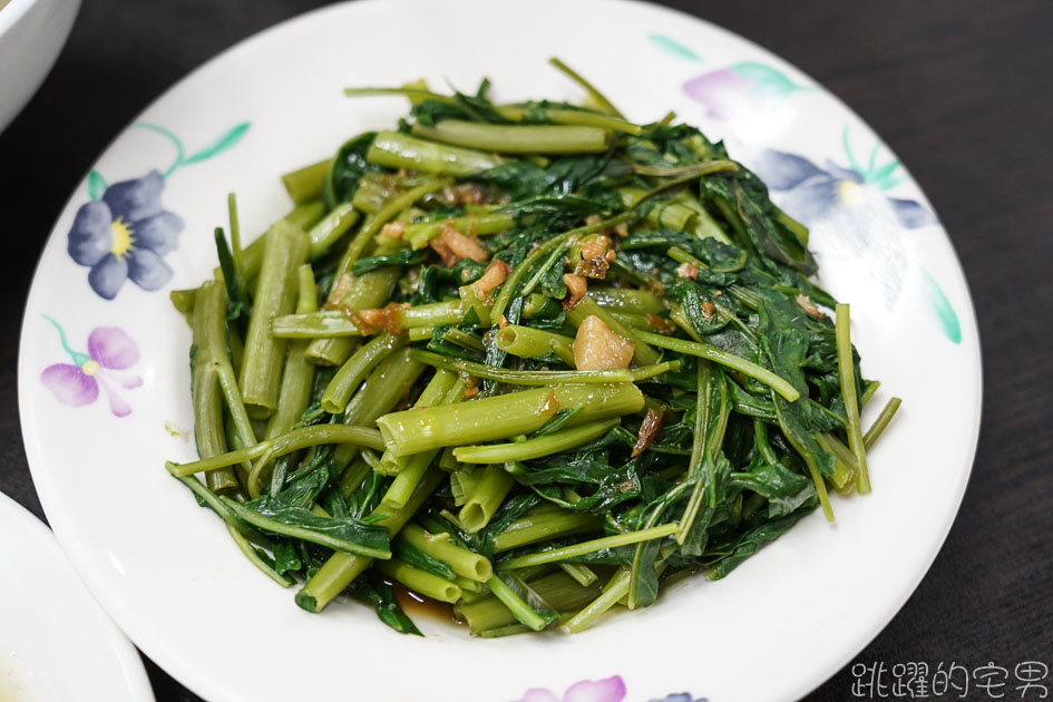 [花蓮美食]竹舍小吃-半熟蛋魯肉飯加特製辣椒馬上擄獲我的心  提供新竹貢丸湯 這家花蓮滷肉飯推薦 竹舍小吃菜單 花蓮小吃