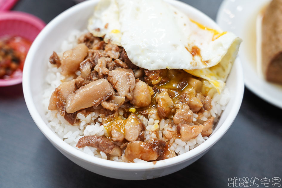 [花蓮美食]竹舍小吃-半熟蛋魯肉飯加特製辣椒馬上擄獲我的心  提供新竹貢丸湯 這家花蓮滷肉飯推薦 竹舍小吃菜單 花蓮小吃