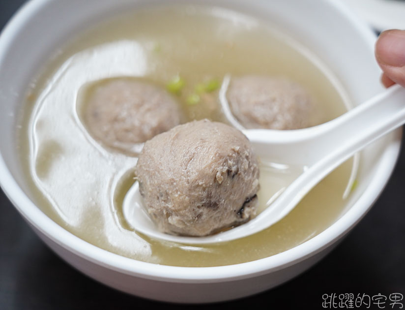 [花蓮美食]竹舍小吃-半熟蛋魯肉飯加特製辣椒馬上擄獲我的心  提供新竹貢丸湯 這家花蓮滷肉飯推薦 竹舍小吃菜單 花蓮小吃