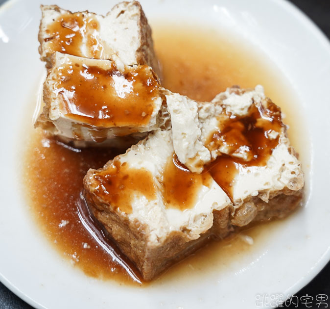 [花蓮美食]竹舍小吃-半熟蛋魯肉飯加特製辣椒馬上擄獲我的心  提供新竹貢丸湯 這家花蓮滷肉飯推薦 竹舍小吃菜單 花蓮小吃