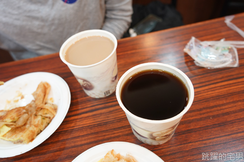 [花蓮早餐]府前食坊中式早點-Google評價1300則  4.4顆星 必點焗烤南瓜總匯、椒麻燒餅加蛋、好喝決明子紅茶 脆皮蛋餅更是人手一份花蓮燒餅