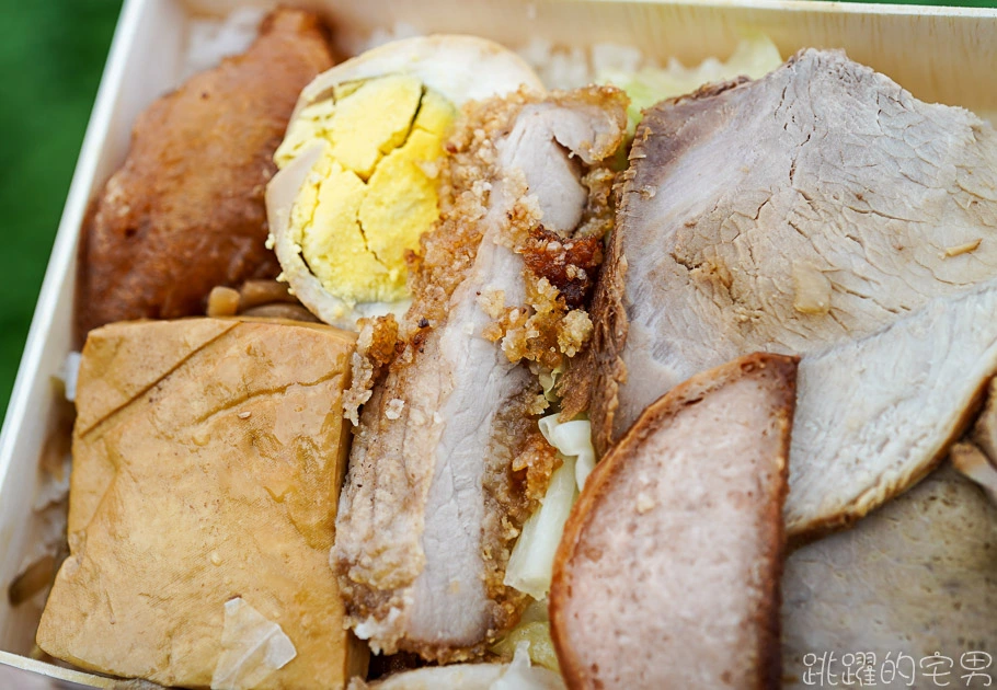 [花蓮美食]東池飯包店-開店30年只賣一種便當  看起來很普通的池上便當 但是我推薦你吃吃看 吃完會想再吃的好吃便當   東池池上便當 花蓮便當