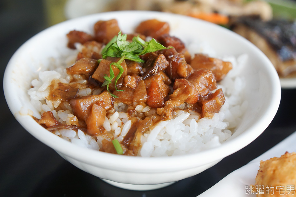 [台南美食]福泰飯桌-1939年就有的台南早餐 獨特飯桌仔文化根本就是自助餐始祖 不小心就是一整桌  台南日常就是狂  滿滿台南小吃這裡都有 赤崁樓附近美食吃這裡喔