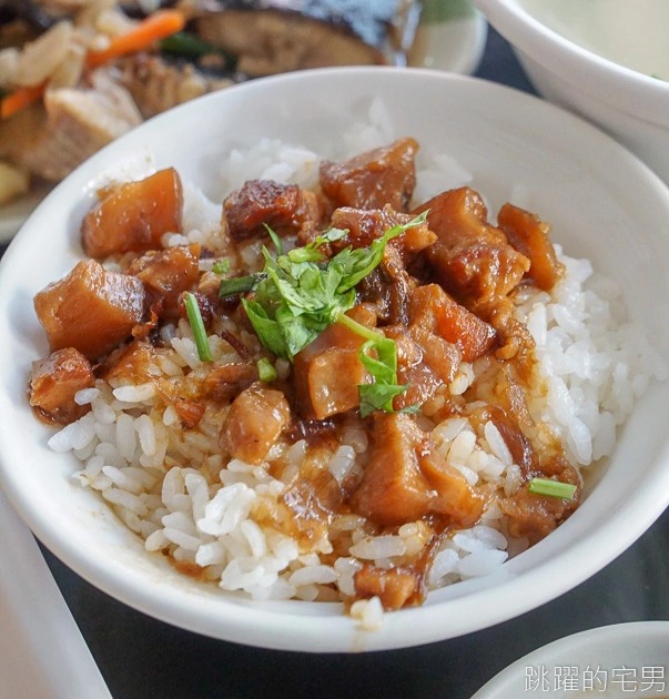 [台南美食]福泰飯桌-1939年就有的台南早餐 獨特飯桌仔文化根本就是自助餐始祖 不小心就是一整桌  台南日常就是狂  滿滿台南小吃這裡都有 赤崁樓附近美食吃這裡喔