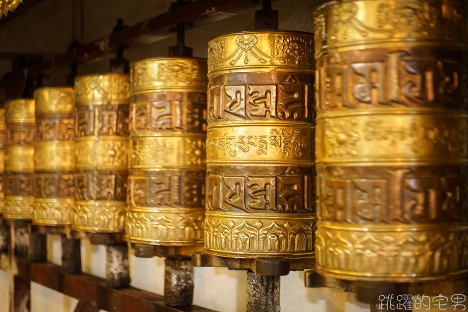 西藏5天4夜旅遊行程第二天-全西藏第一座佛寺 建立居然跟文成公主有關 夜晚的大昭寺有如黃金城  八廓街市集超大超好逛 頂樓喝西藏甜茶非常悠閒  世界文化遺產 西藏景點 西藏旅遊