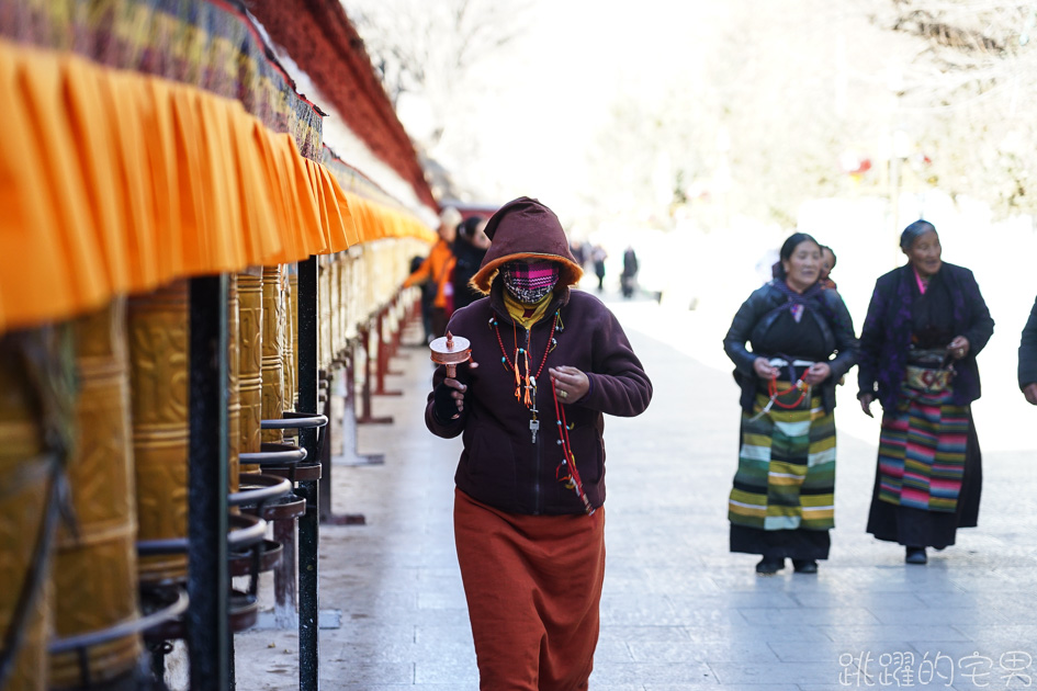 西藏5天4夜旅遊行程-原來建立布達拉宮的理由全都因為愛，布達拉宮裡的愛情故事以及千百年累積的意念情感，沒去西藏不知道，去了才知道祂改變你什麼@跳躍的宅男