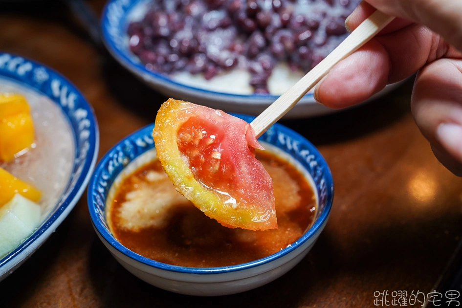 開到凌晨1點的台北冰果室「華西街珍果」提供數十種新鮮果汁，居然還吃得到薑汁蕃茄  切盤水果冰就是舒爽   第一次喝香瓜汁真奇妙