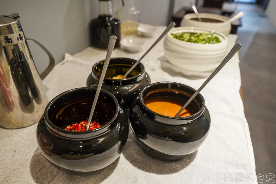 [花蓮美食]喫鍋頂級平價小火鍋花蓮店-白飯、粉絲、飲料、爆米花、霜淇淋以及冰淇淋吃到飽 好吃又不貴 下午有營業還開到晚上11點 必點沙茶鍋、番茄鍋 花蓮火鍋 花蓮宵夜，喫鍋花蓮店 花蓮下午不休息餐廳