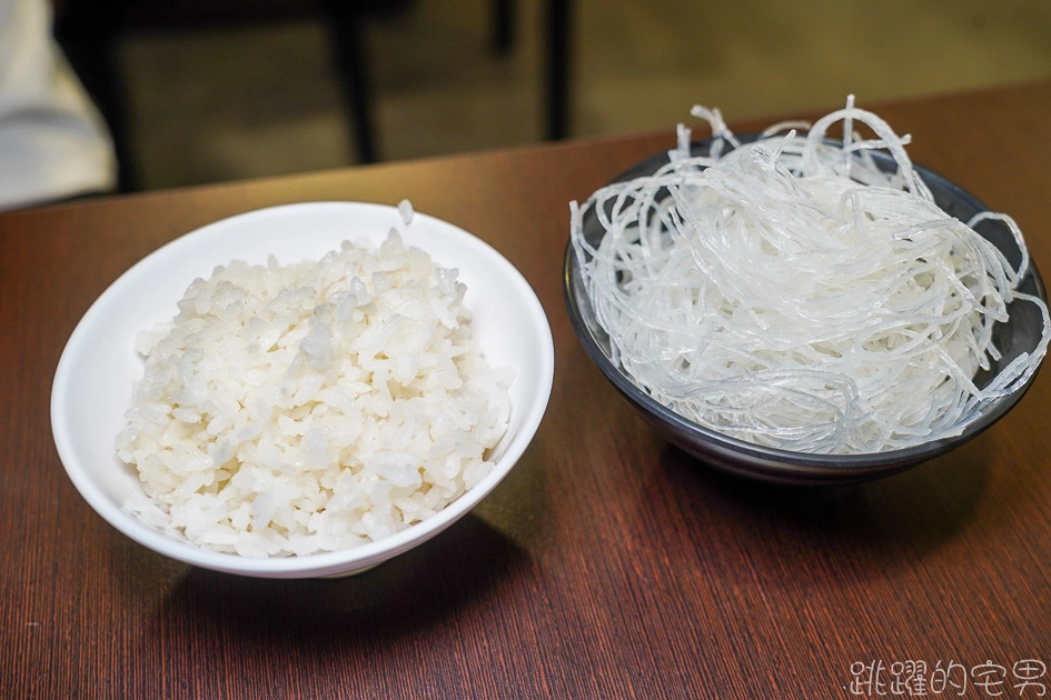 [花蓮美食]喫鍋頂級平價小火鍋花蓮店-白飯、粉絲、飲料、爆米花、霜淇淋以及冰淇淋吃到飽 好吃又不貴 下午有營業還開到晚上11點 必點沙茶鍋、番茄鍋 花蓮火鍋 花蓮宵夜，喫鍋花蓮店 花蓮下午不休息餐廳