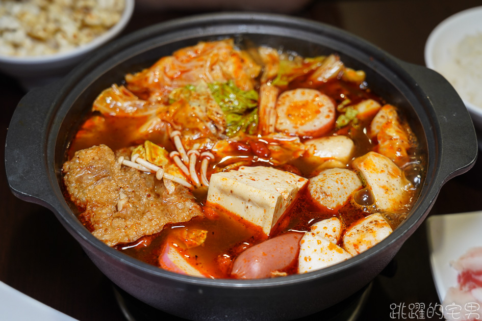 [花蓮美食]喫鍋頂級平價小火鍋花蓮店-白飯、粉絲、飲料、爆米花、霜淇淋以及冰淇淋吃到飽 好吃又不貴 下午有營業還開到晚上11點 必點沙茶鍋、番茄鍋 花蓮火鍋 花蓮宵夜，喫鍋花蓮店 花蓮下午不休息餐廳