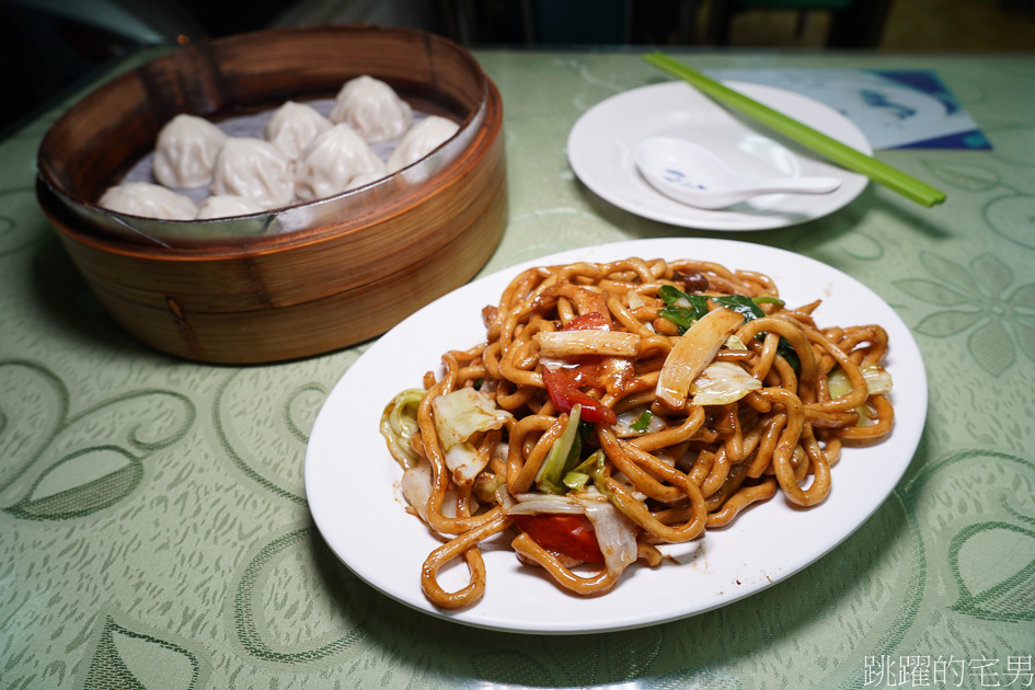 [花蓮小吃]橄欖園麵食館- 願意等再來吃 老伯伯的小籠湯包皮薄湯多，肉絲炒麵更是必點，從未在別地方吃過這樣的味道@跳躍的宅男