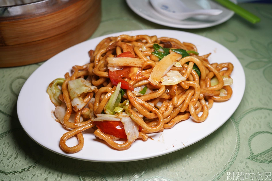 [花蓮小吃]橄欖園麵食館- 願意等再來吃 老伯伯的小籠湯包皮薄湯多，肉絲炒麵更是必點，從未在別地方吃過這樣的味道@跳躍的宅男