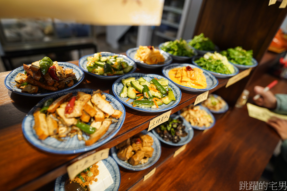 [花蓮美食]飯人小吃店-滷肉飯加雞肉再來個半熟蛋 這樣吃最對味 提供飯人小吃店菜單 花蓮小吃