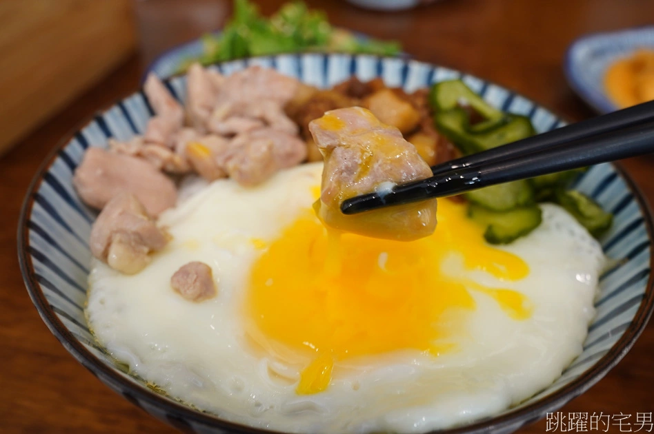 [花蓮美食]飯人小吃店-滷肉飯加雞肉再來個半熟蛋 這樣吃最對味 提供飯人小吃店菜單 花蓮小吃