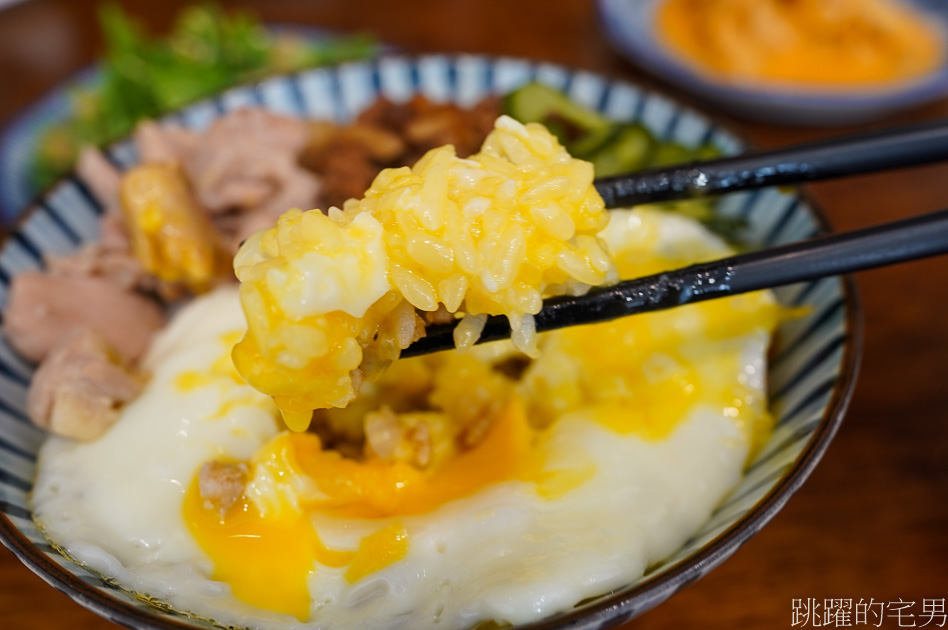 [花蓮美食]飯人小吃店-滷肉飯加雞肉再來個半熟蛋 這樣吃最對味 提供飯人小吃店菜單 花蓮小吃