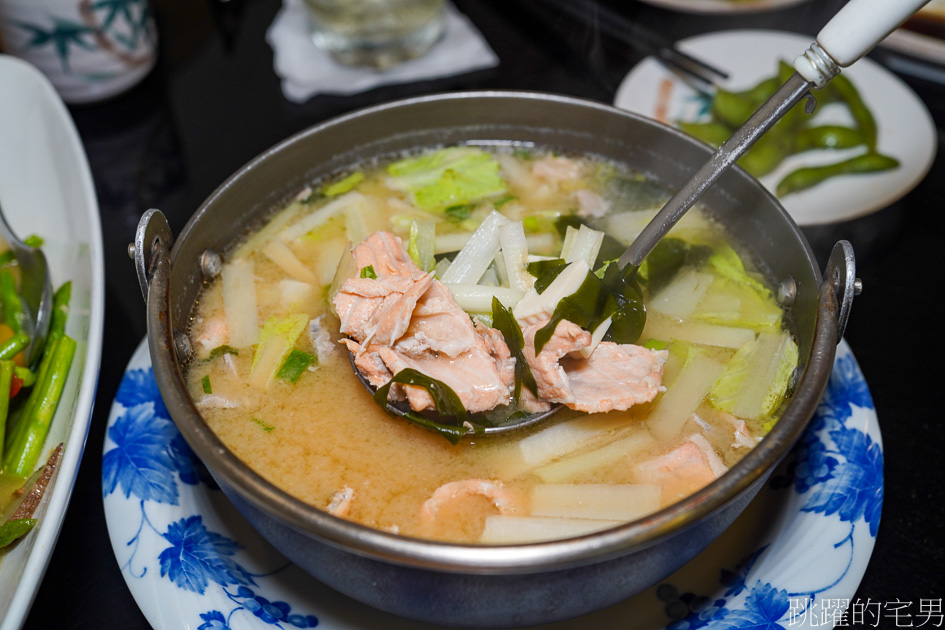 [花蓮美食]椿山日本料理-歡樂的老闆娘讓吃飯變的很開心，炸牛蒡真是推薦 鐵板青醬牛肉燒  壽司真不賴@跳躍的宅男