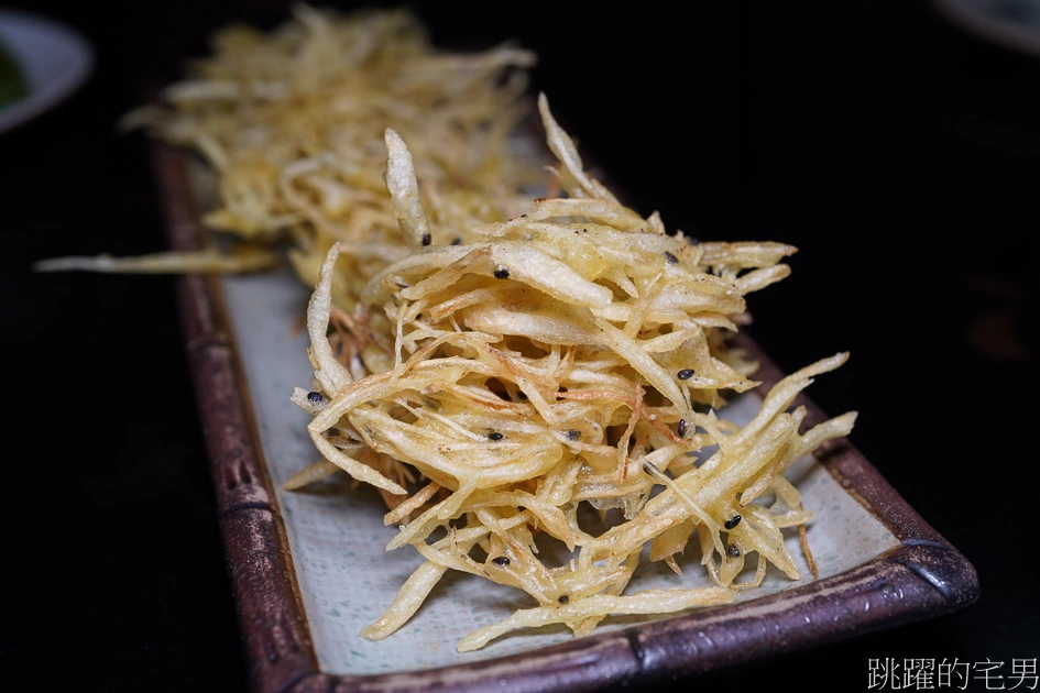 [花蓮美食]椿山日本料理-歡樂的老闆娘讓吃飯變的很開心，炸牛蒡真是推薦 鐵板青醬牛肉燒  壽司真不賴@跳躍的宅男