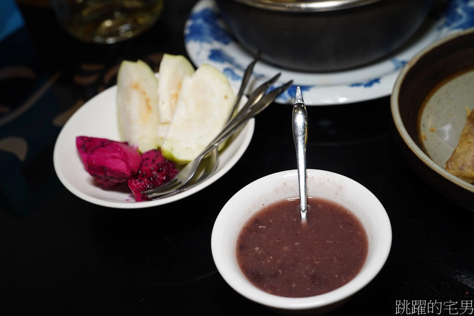 [花蓮美食]椿山日本料理-歡樂的老闆娘讓吃飯變的很開心，炸牛蒡真是推薦 鐵板青醬牛肉燒  壽司真不賴@跳躍的宅男