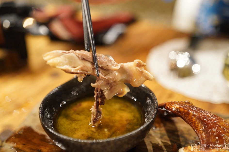 [花蓮旅遊]嘻餐町-溪畔餐桌-花蓮最Chill浪漫秘境森林野餐「火柴餐桌」白色天幕加上營火、專人服務、牛排 氣泡水香檳 讓你陶醉不想回家、賣火柴的餐桌、花蓮美食、花蓮活動、花蓮景點