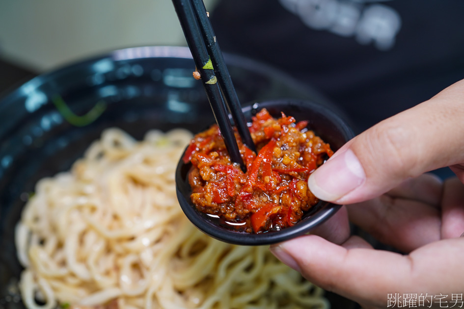 [花蓮市美食]竹舍小吃-必點半熟滷肉飯超好吃 必點榨菜肉絲麵 大碗滿意湯頭超夠味 加上特製辣椒醬簡直飛天 這家花蓮小吃別錯過 竹舍小吃菜單