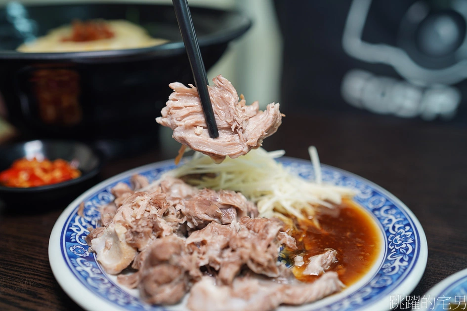 [花蓮市美食]竹舍小吃-必點半熟滷肉飯超好吃 必點榨菜肉絲麵 大碗滿意湯頭超夠味 加上特製辣椒醬簡直飛天 這家花蓮小吃別錯過 竹舍小吃菜單