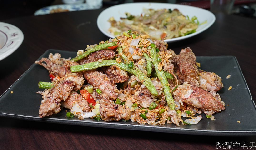 [花蓮美食]明今活海鮮- 蒜酥小卷必點，外層微酥裡面軟嫩，好吃炒米粉吃不膩，花蓮海產店 明今麵館 @跳躍的宅男