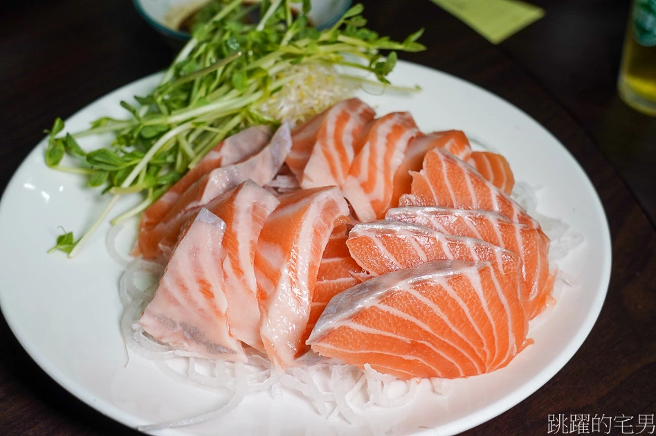 [花蓮美食]明今活海鮮- 蒜酥小卷必點，外層微酥裡面軟嫩，好吃炒米粉吃不膩，花蓮海產店 明今麵館