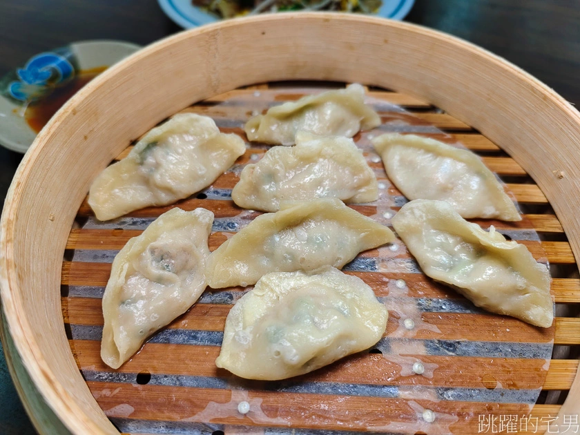 [花蓮美食]九福餡餅粥-超過30年花蓮老店 乾烙韭菜盒根本名產等級! 抓餅又酥又脆 吃過就愛上，麻辣豆腐80元。牛肉湯包80元，價格真實惠! 花蓮小吃 九福餡餅粥菜單