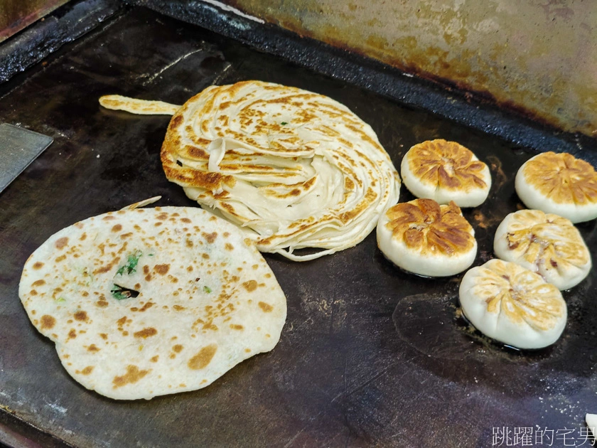 [花蓮美食]九福餡餅粥-超過30年花蓮老店 乾烙韭菜盒根本名產等級! 抓餅又酥又脆 吃過就愛上，麻辣豆腐80元。牛肉湯包80元，價格真實惠! 花蓮小吃 九福餡餅粥菜單