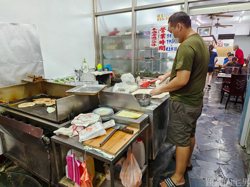 [花蓮美食]九福餡餅粥-超過30年花蓮老店 乾烙韭菜盒根本名產等級! 抓餅又酥又脆 吃過就愛上，麻辣豆腐80元。牛肉湯包80元，價格真實惠! 花蓮小吃 九福餡餅粥菜單