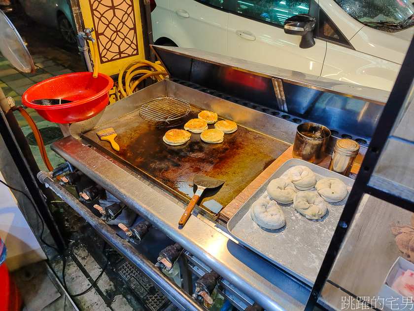 [花蓮美食]好時光牛肉湯、蔥餅-這家牛肉湯用花蓮溫體牛肉，味道口感就是不同，蔥餅咬下去滿滿蔥花，立馬再吃一個 花蓮小吃  花蓮蔥餅