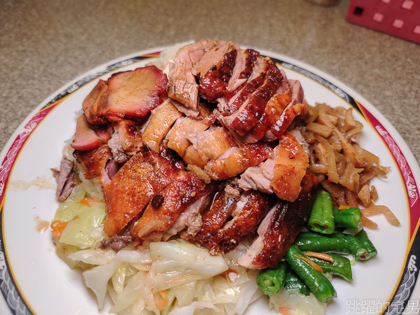 [花蓮便當]小廣東香酥烤鴨-花蓮排隊燒臘店，連燈都還沒亮就有人排隊，早上10點多是否也太扯，堪比公正包子