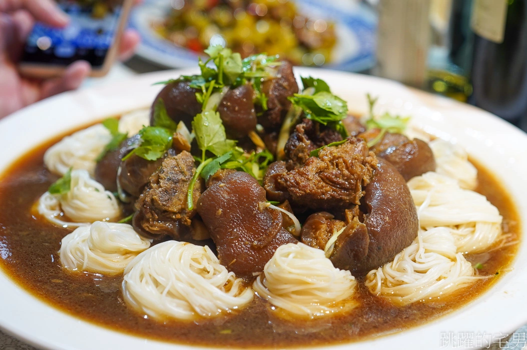 [北投美食]傳承茶蝦飯 我家客家小館-台北好吃客家菜，這家必點入口即化梅干扣肉、自家酸筍煎蛋。招牌飛魚卵茶蝦飯令人著迷，炒飯居然可以這麼香! 北投奇岩站美食