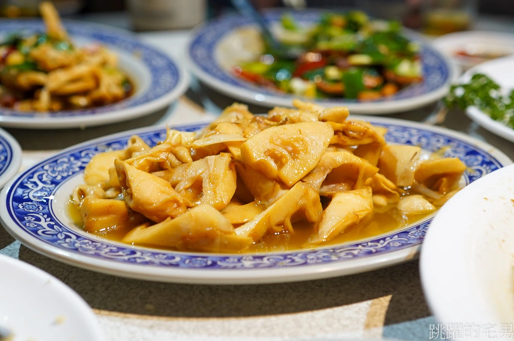 [北投美食]傳承茶蝦飯 我家客家小館-台北好吃客家菜，這家必點入口即化梅干扣肉、自家酸筍煎蛋。招牌飛魚卵茶蝦飯令人著迷，炒飯居然可以這麼香! 北投奇岩站美食