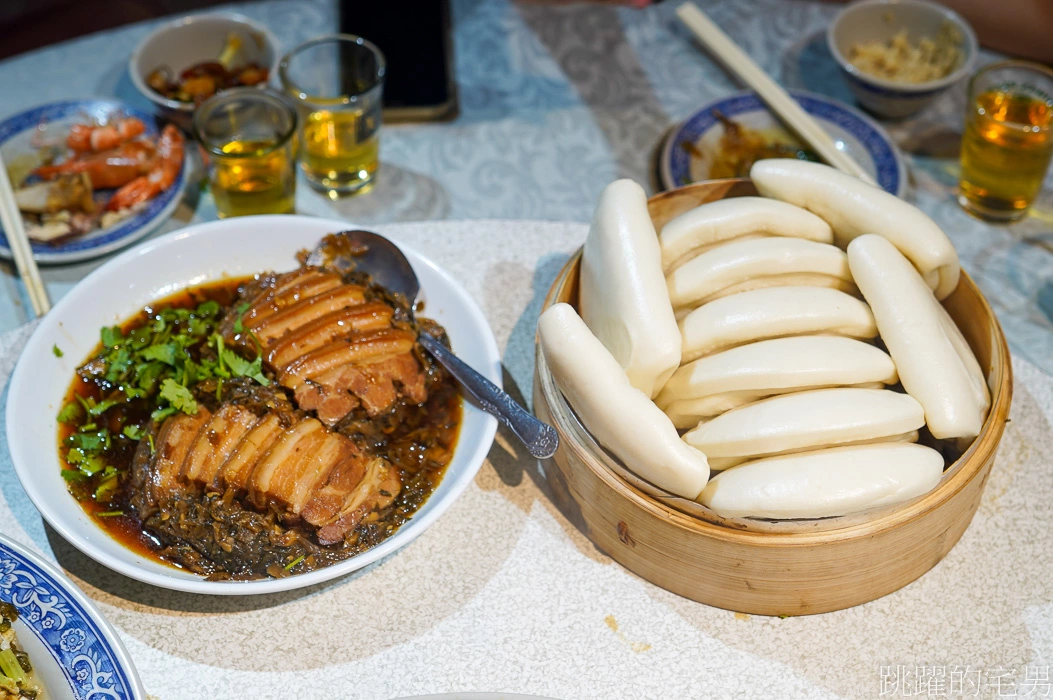 [北投美食]傳承茶蝦飯 我家客家小館-台北好吃客家菜，這家必點入口即化梅干扣肉、自家酸筍煎蛋。招牌飛魚卵茶蝦飯令人著迷，炒飯居然可以這麼香! 北投奇岩站美食