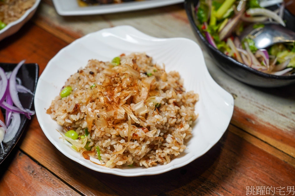 [花蓮美食]浪太大餐酒館-炒功太強啦! 吃到花蓮最水嫩炒螺肉，連不加肉的炒豆乾連點2份才甘願，這家花蓮宵夜大推