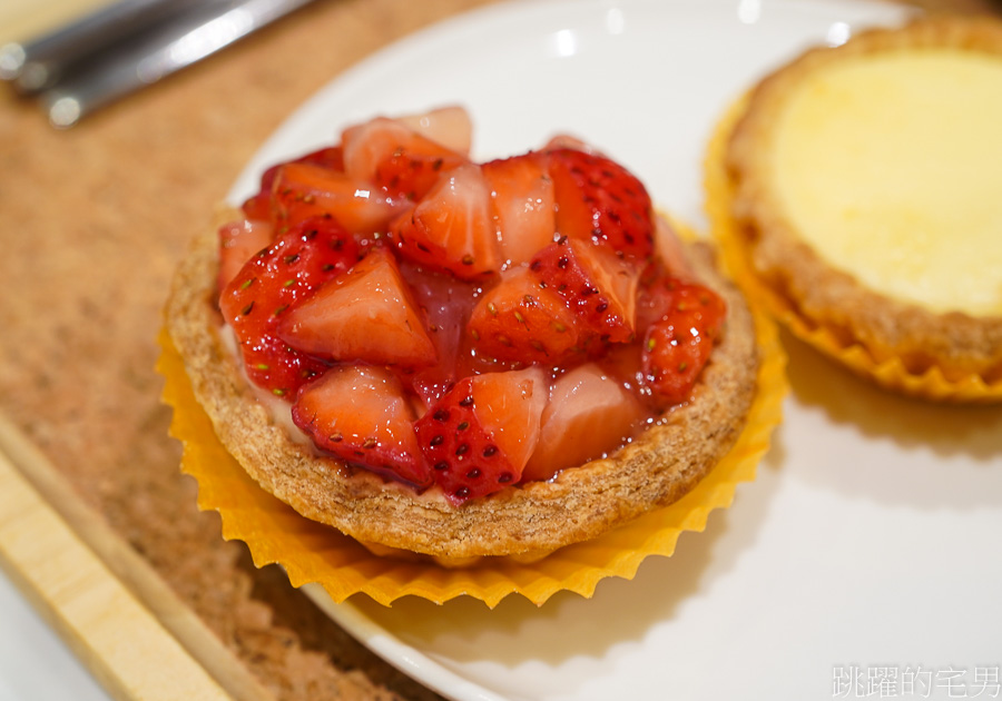 [忠孝敦化甜點]TART TAIPEI手工酥塔專門店- 這家「手工塔皮」也太厲害了吧，又酥又鬆的口感令人驚喜，還推出聖誕禮盒，這家你吃過了嗎