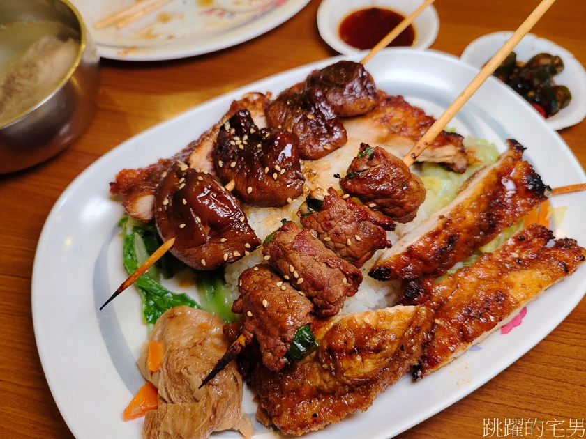 [花蓮美食]食七街碳烤食堂-開業超過10年的花蓮烤肉店，必點碳烤雞腿，還有熟客才知道的免費雞肉骨 每人都一大碗嗑超爽