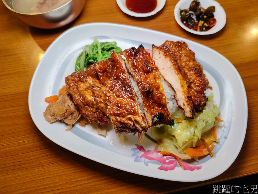 [花蓮美食]食七街碳烤食堂-開業超過10年的花蓮烤肉店，必點碳烤雞腿，還有熟客才知道的免費雞肉骨 每人都一大碗嗑超爽