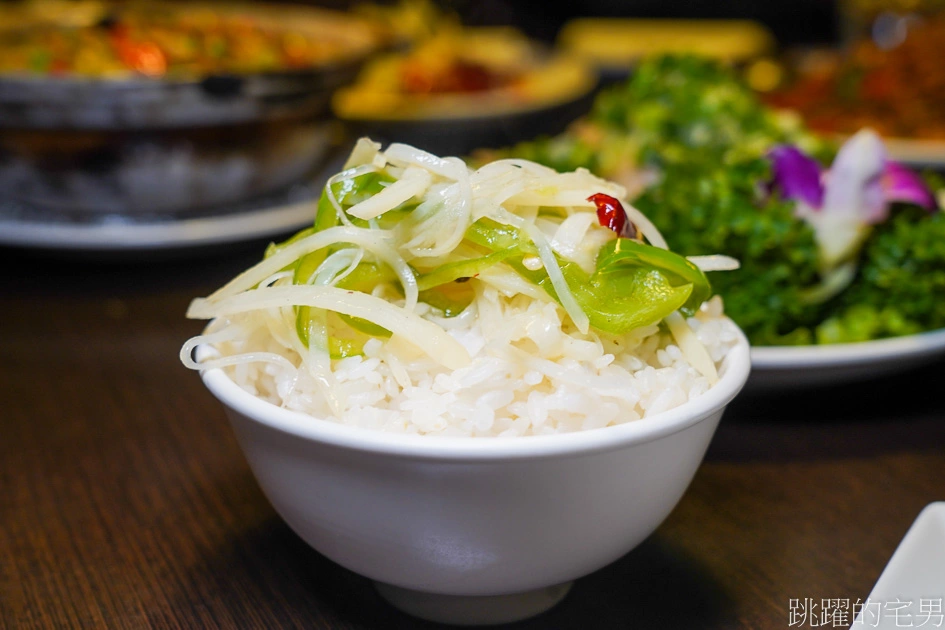 [國父紀念館美食]川妹子成都川味料理-這家台北川菜推薦，花椒燒蛋、成都毛血旺、麻辣鴨掌，酸豆粉絲煲 香椒麻辣滋味令人一吃上癮啊! 大安區美食