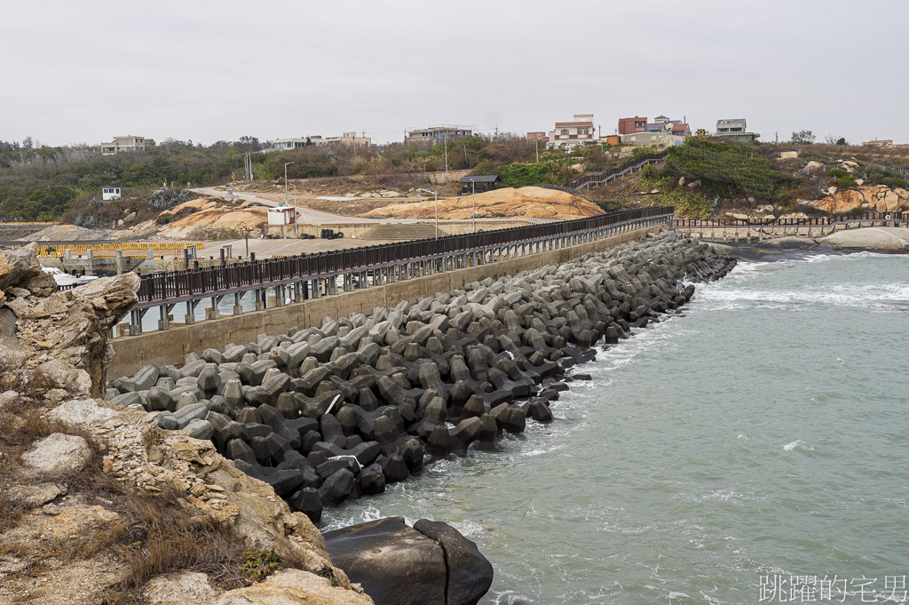 [金門景點]復國墩漁港-居高臨下無限延伸棧道直達絕美海景，金門IG景點拍照真是美，天氣再不好也能留下美好風景，提供復國墩觀景台地址座標