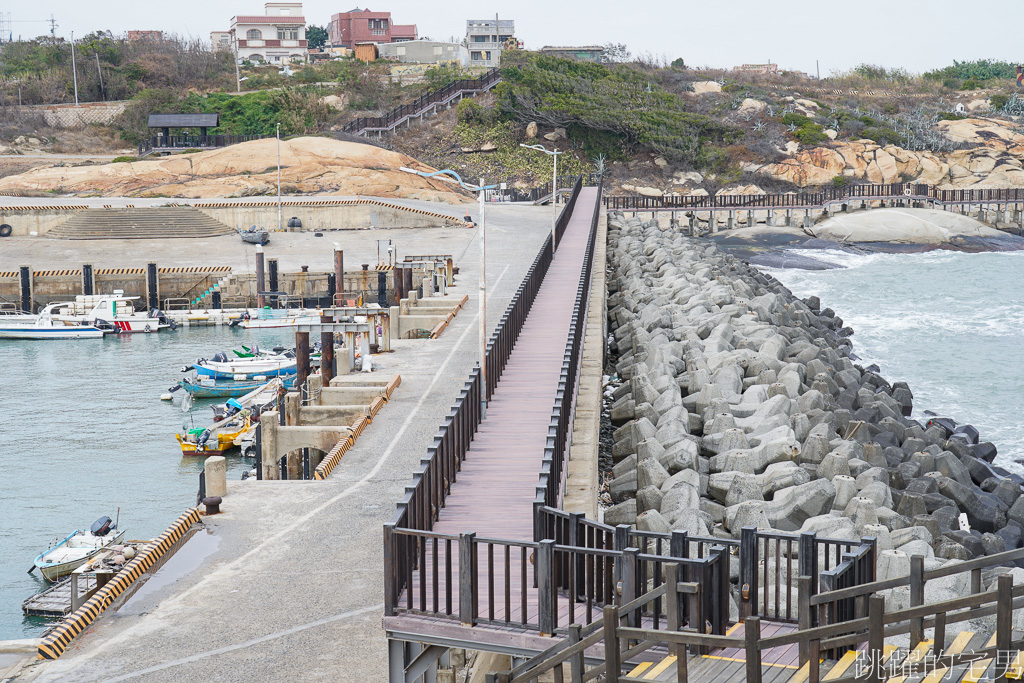 [金門景點]復國墩漁港-居高臨下無限延伸棧道直達絕美海景，金門IG景點拍照真是美，天氣再不好也能留下美好風景，提供復國墩觀景台地址座標