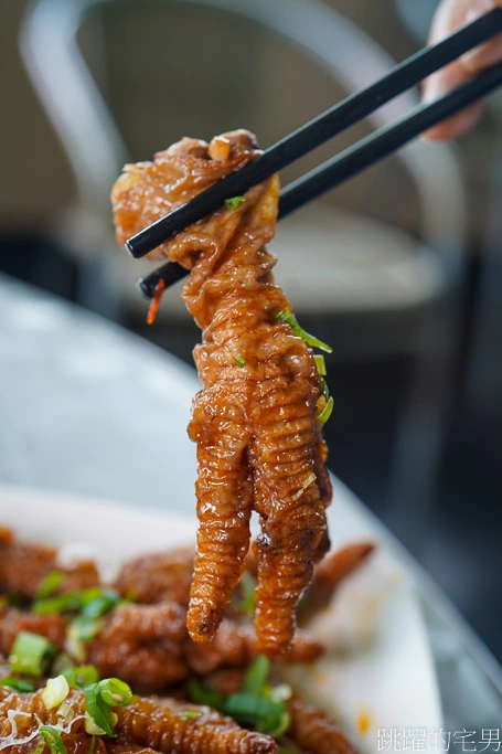 [花蓮美食]花蓮高爾夫球場-高爾夫球場路過8萬次也不會進去，原來裡面有花蓮扁食、牛肉麵可以吃，還有免費高爾夫球可以打，不是會員也能進去 ，花蓮高爾夫練習場收費