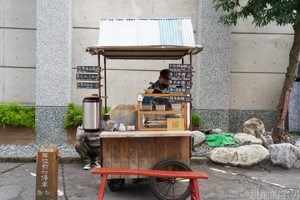 [花蓮早餐]飯糰店Rice Ball Store金寶號飯糰店-這家早餐必點溏心蛋飯糰，吃起來真爽，復古包裝很是吸睛  花蓮飯糰店