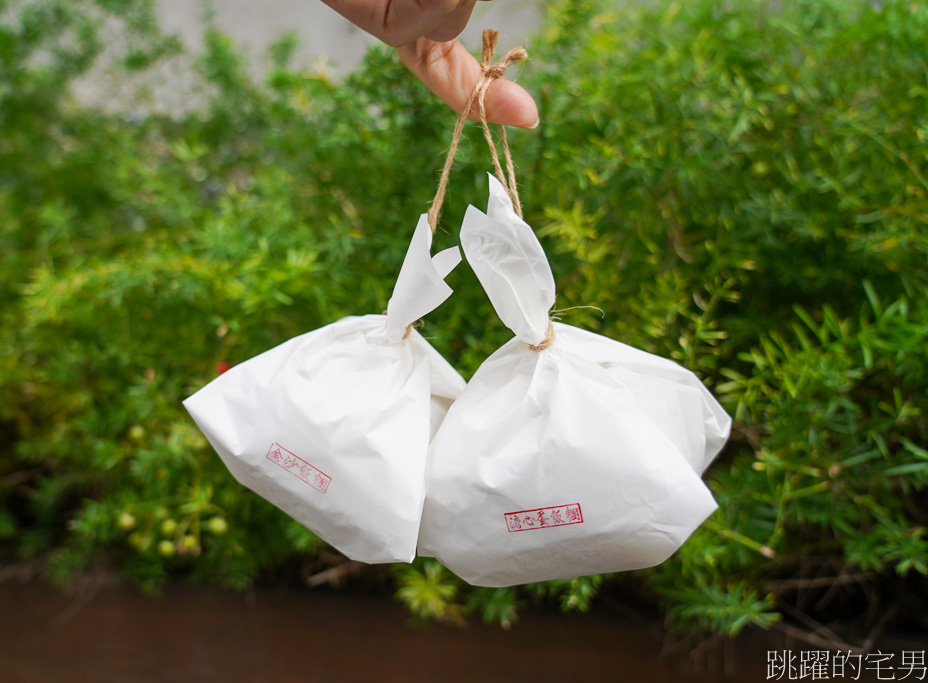 [花蓮早餐]飯糰店Rice Ball Store金寶號飯糰店-這家早餐必點溏心蛋飯糰，吃起來真爽，復古包裝很是吸睛  花蓮飯糰店