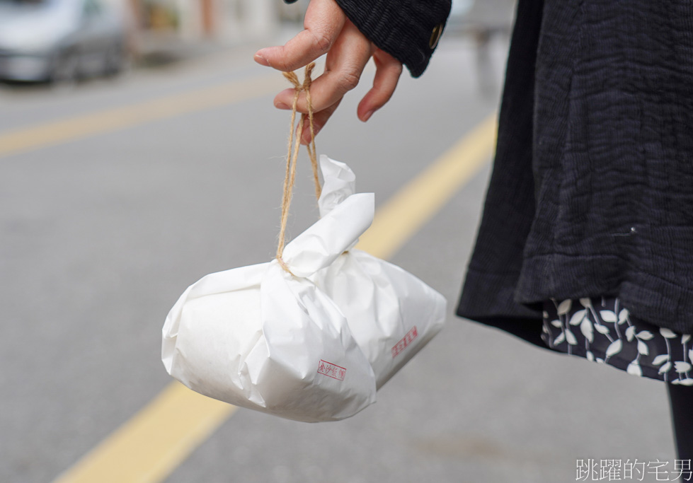 [花蓮早餐]飯糰店Rice Ball Store金寶號飯糰店-這家早餐必點溏心蛋飯糰，吃起來真爽，復古包裝很是吸睛  花蓮飯糰店