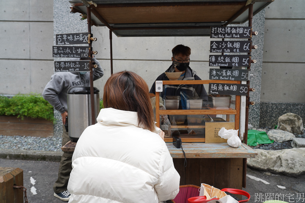 [花蓮早餐]飯糰店Rice Ball Store金寶號飯糰店-這家早餐必點溏心蛋飯糰，吃起來真爽，復古包裝很是吸睛  花蓮飯糰店