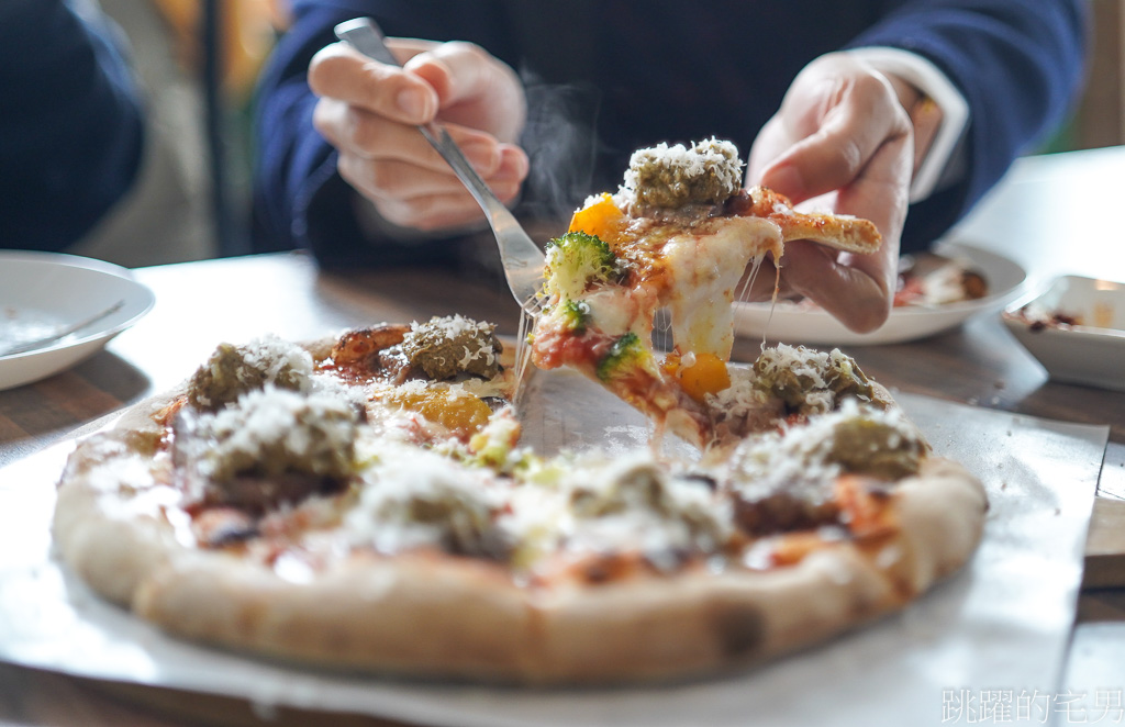 [花蓮美食]秀綠披薩Show Green Pizza Focaccia 得到認證的北義披薩，肋眼牛排披薩再加雞肝味道居然這麼搭，花蓮手工披撒，提供2022秀綠披薩菜單 @跳躍的宅男