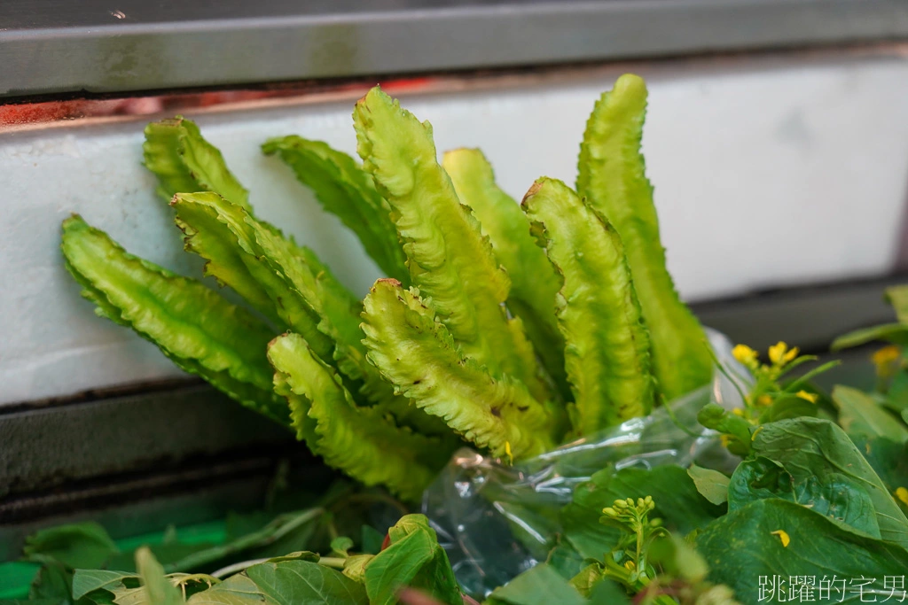 [花蓮海鮮]食舍海鮮餐廳-花蓮這家干貝芋頭糕超好吃，外層炸得酥脆，裡面是綿密芋頭泥，超推! 花蓮美食